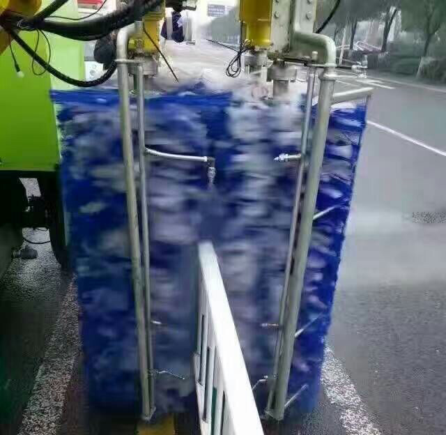 护栏清洗车
